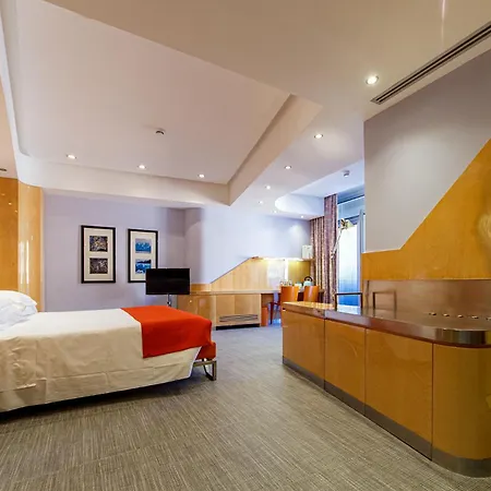 阿拉巴尼罗马酒店 4*