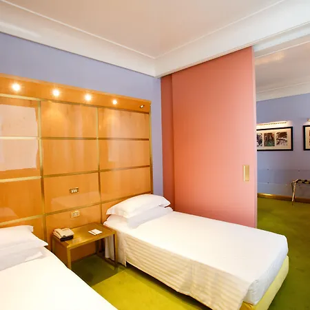 阿拉巴尼罗马酒店 4*