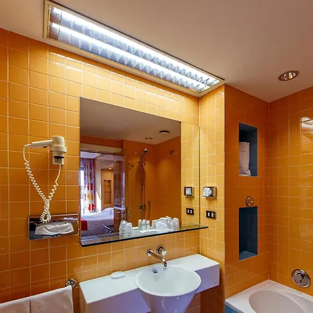 阿拉巴尼罗马酒店 4*