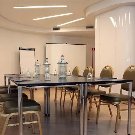 阿拉巴尼罗马酒店 酒店